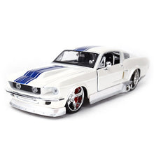 Load image into Gallery viewer, Ford Mustang GT 1967 Diecast Model